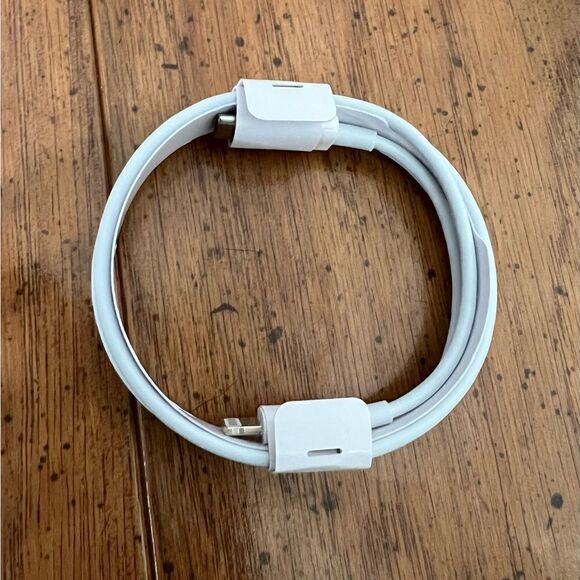 APPLE AIRPODS PRO 1 ST GEN EMPTY BOX WITH CHARGING CABLE + MANUAL + EAR TIPS - Picture 5 of 12